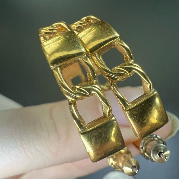 Vintage Monet Signed Gold Tone Small Hoop Post Earrings - Picture 5 of 7